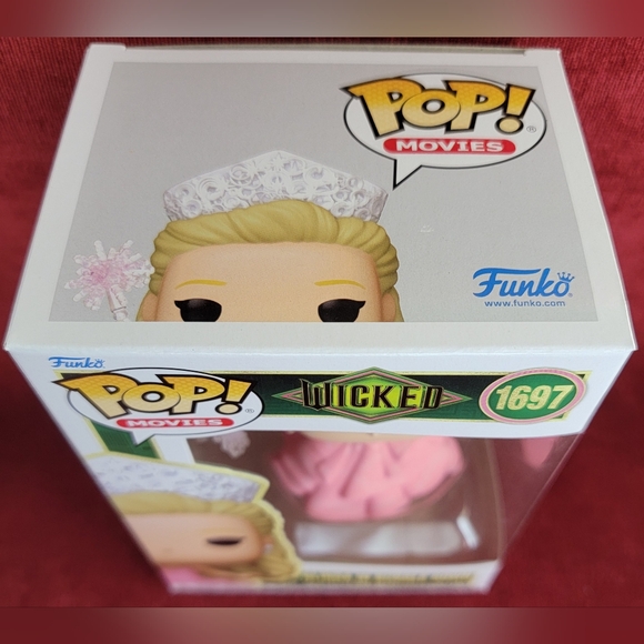 Glinda in bubble gown funko # 1697 (nib) With pop protector - Picture 4 of 7